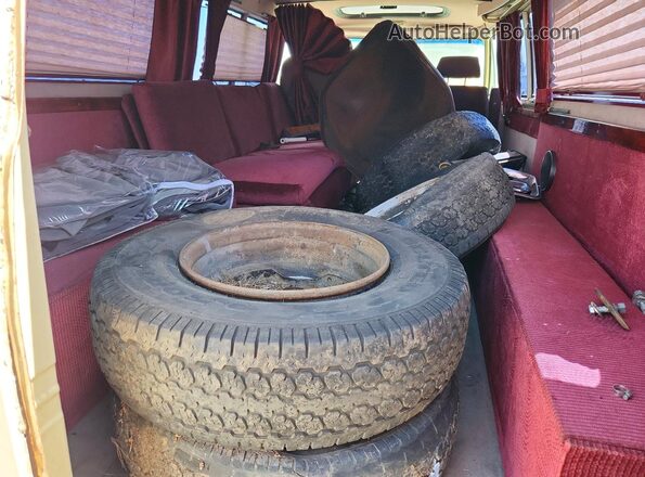 CGR367U157236 1977 CHEVROLET VAN Cream Вид задніх сидінь