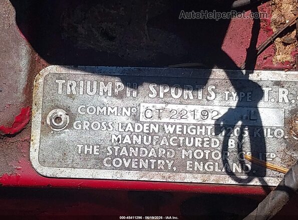 CT22192L 1970 TRIUMPH TR4 Красный Вид подкапотного пространства