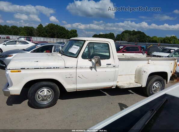 F10YLU21385       1974 FORD F100 Белый Вид задней части салона
