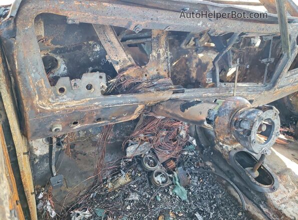 F14HRBG2624 1978 FORD F150 Пожар Вид щитка приборов