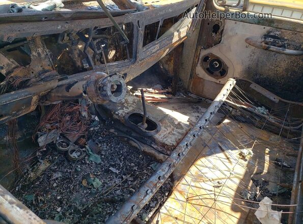 F14HRBG2624 1978 FORD F150 Пожар Вид панели приборов