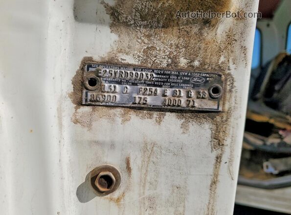 F25YRD99032 1969 FORD F250 Белый Вид подкапотного пространства