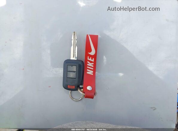 JA4AD2A34HZ057381 2017 MITSUBISHI OUTLANDER White Вид панелі приладів