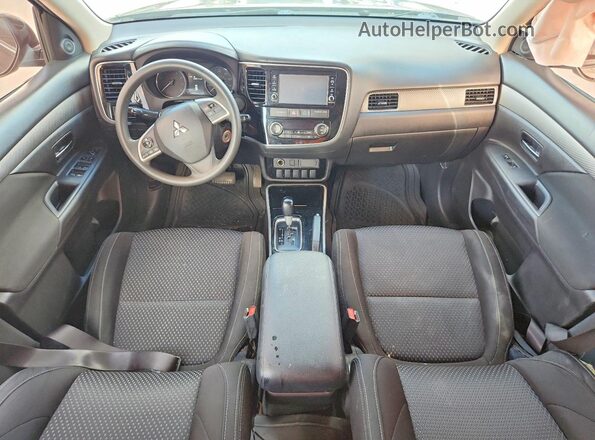 JA4AD2A3XJZ009695 2018 MITSUBISHI OUTLANDER Черный Вид панели приборов