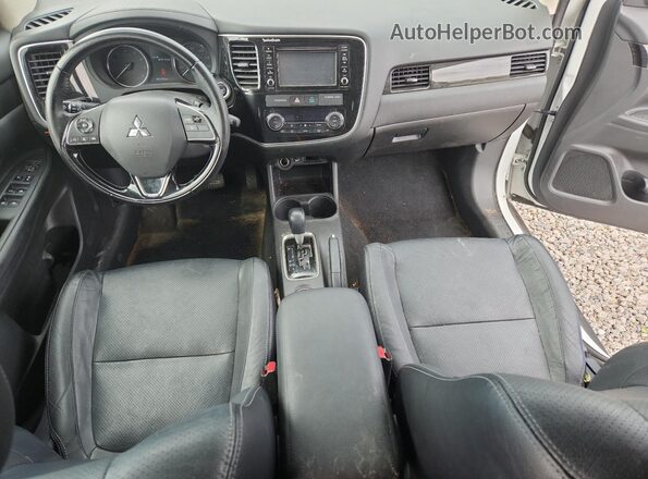 JA4AD3A30GZ035978 2016 MITSUBISHI OUTLANDER White Widok deski rozdzielczej