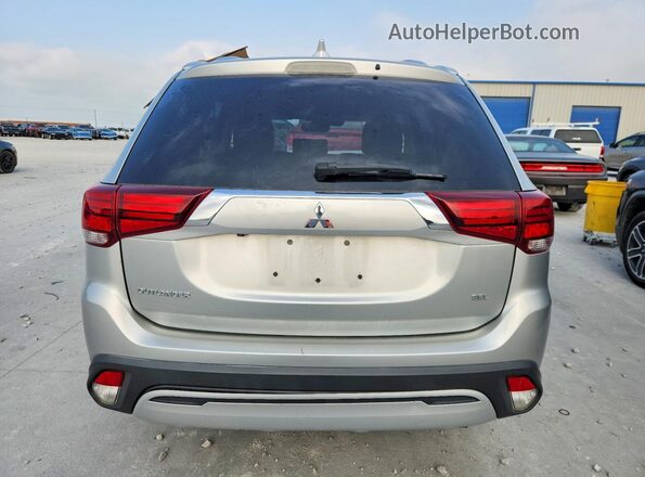 JA4AD3A34LZ025299 2020 MITSUBISHI OUTLANDER Серебряный Вид сзади