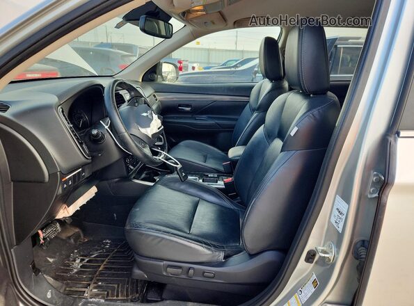 JA4AD3A34LZ025299 2020 MITSUBISHI OUTLANDER Серебряный Вид салона спереди