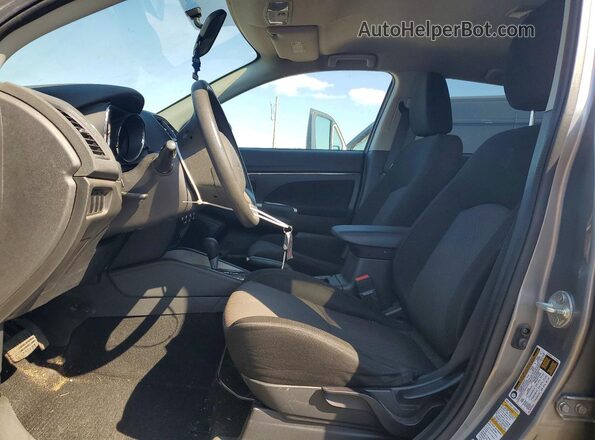 JA4AP3AU2JU024792 2018 MITSUBISHI OUTLANDER Silver Front interior view
