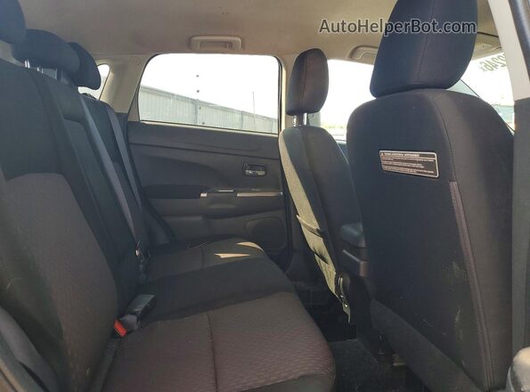 JA4AP3AU2JU024792 2018 MITSUBISHI OUTLANDER Silver Rear interior view