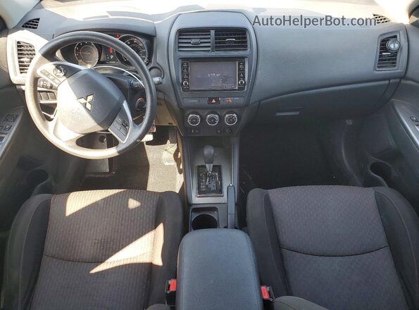 JA4AP3AU2JU024792 2018 MITSUBISHI OUTLANDER Silver Dashboard view