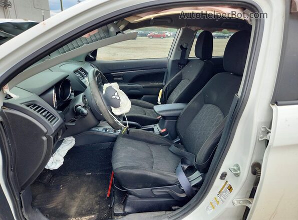 JA4AP3AU2LU006716 2020 MITSUBISHI OUTLANDER Белый Вид салона спереди
