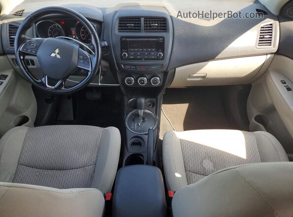 JA4AP3AU6HZ013002 2017 MITSUBISHI OUTLANDER White Widok deski rozdzielczej