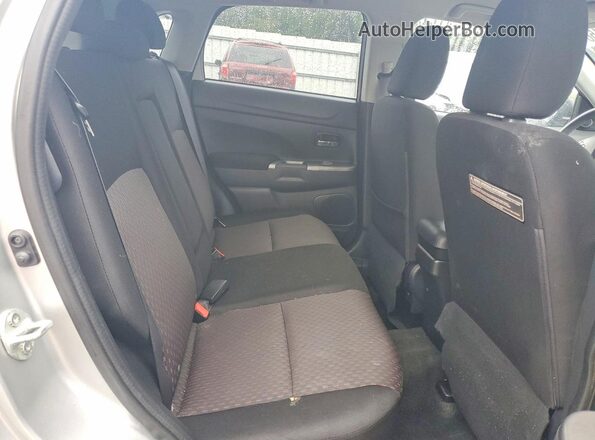 JA4AP3AU7JZ026332 2018 MITSUBISHI OUTLANDER Silver Вид задньої частини салону