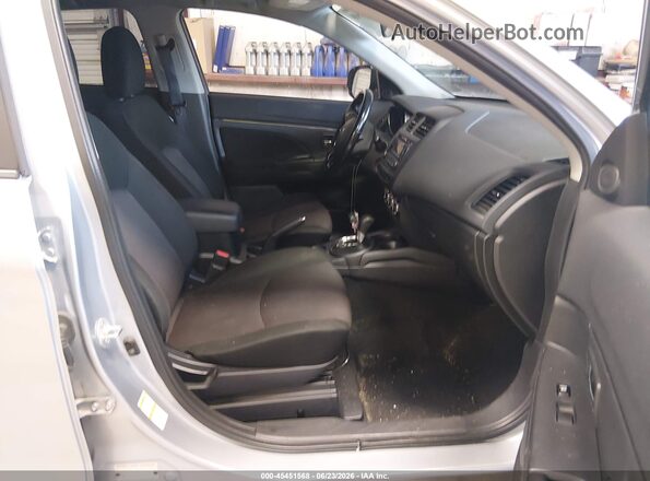 JA4AP3AU8HZ030108 2017 MITSUBISHI OUTLANDER SPORT Silver Вид салону спереду