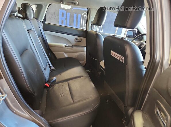 JA4AP3AU8JZ017719 2018 MITSUBISHI OUTLANDER Two Tone უკანა სალონის ხედი