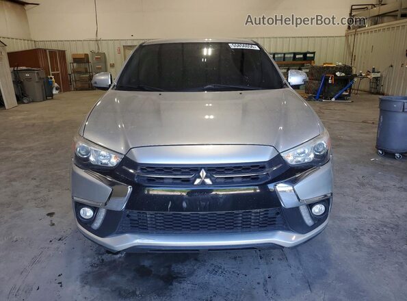 JA4AP3AW0JU015431 2018 MITSUBISHI OUTLANDER Серебряный Вид спереди