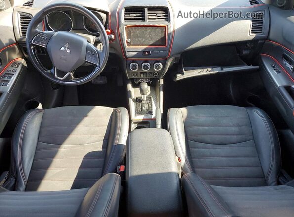JA4AP3AW0JU015431 2018 MITSUBISHI OUTLANDER Серебряный Вид панели приборов