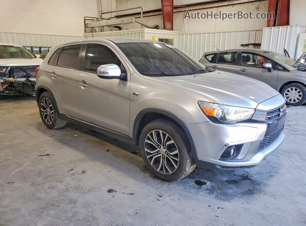 JA4AP3AW0JU015431 2018 MITSUBISHI OUTLANDER Серебряный Передняя правая четверть