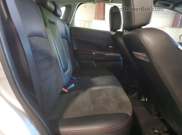 JA4AP3AW0JU015431 2018 MITSUBISHI OUTLANDER Серебряный Вид задних сидений