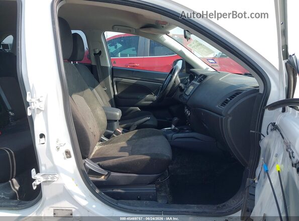 JA4AP3AW4HZ056934 2017 MITSUBISHI OUTLANDER SPORT Белый Вид салона спереди
