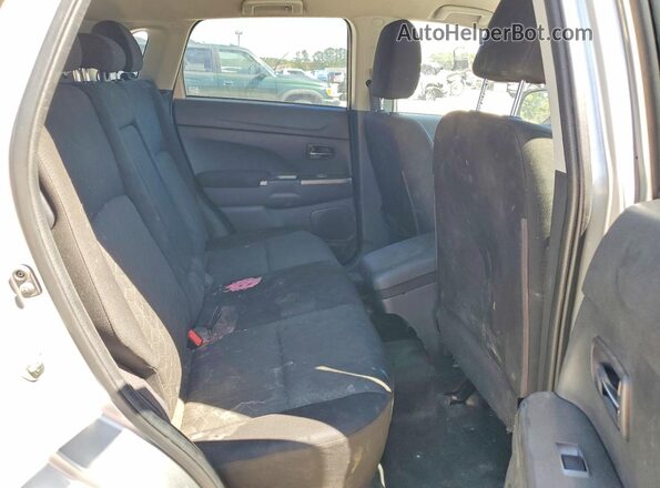 JA4APVAU3MU019116 2021 MITSUBISHI OUTLANDER Silver Vista interior trasera