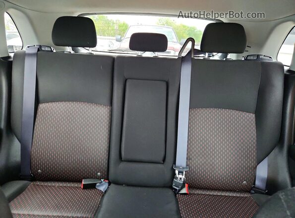 JA4AR3AU4JU020415 2018 MITSUBISHI OUTLANDER Silver Widok tylnych siedzeń