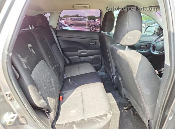 JA4AR3AU4LU013869 2020 MITSUBISHI OUTLANDER Silver Вид задньої частини салону