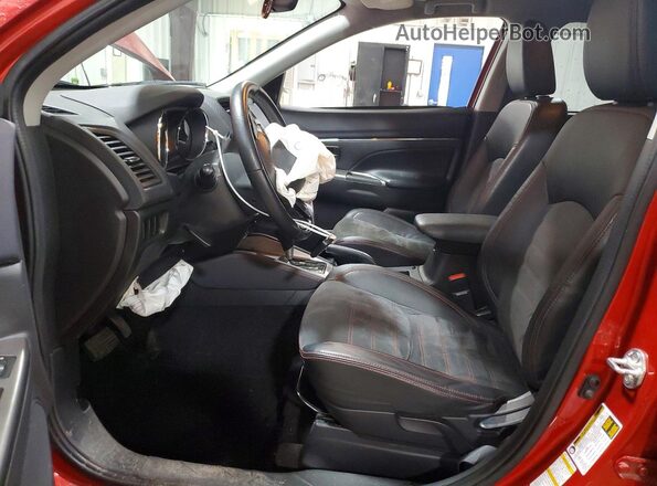 JA4AR3AW4JZ012108 2018 MITSUBISHI OUTLANDER Красный Вид салона спереди