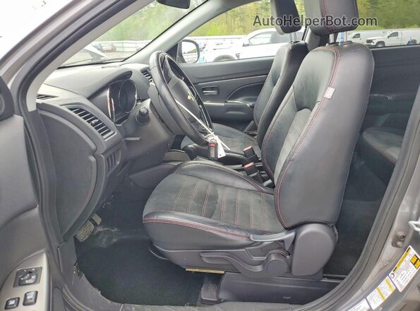 JA4AR3AW8JU013243 2018 MITSUBISHI OUTLANDER Silver 