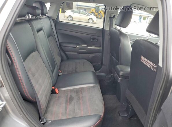 JA4AR3AW8JU013243 2018 MITSUBISHI OUTLANDER Silver 