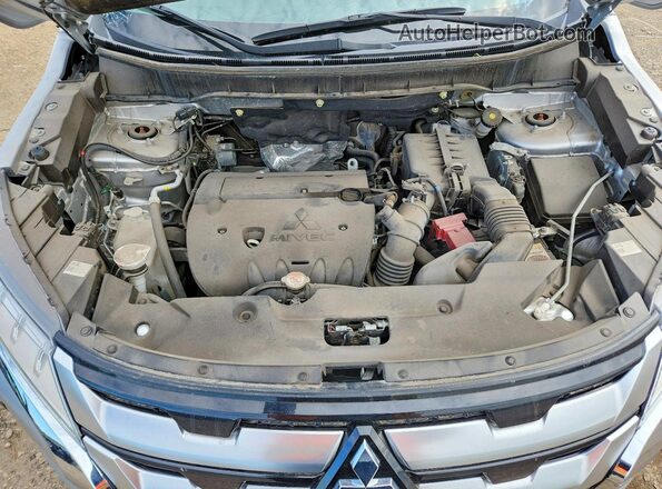 JA4ARUAU4MU011045 2021 MITSUBISHI OUTLANDER Silver Widok komory silnika