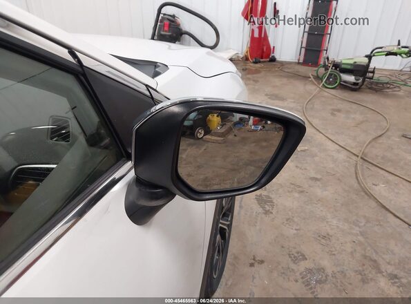 JA4AT5AA0JZ070301 2018 MITSUBISHI ECLIPSE CROSS White 