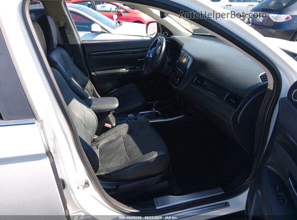 JA4AZ3A33HZ030230 2017 MITSUBISHI OUTLANDER Белый Вид салона спереди