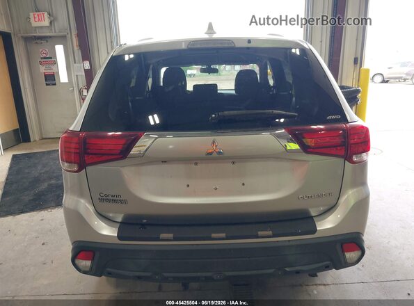 JA4AZ3A33JZ058275 2018 MITSUBISHI OUTLANDER Silver 
