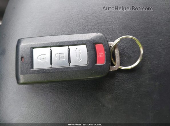 JA4AZ3A33KZ028792 2019 MITSUBISHI OUTLANDER Белый Вид панели приборов