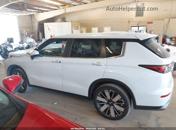 JA4J3VA82SZ016982 2025 MITSUBISHI OUTLANDER White Widok wnętrza 360 stopni