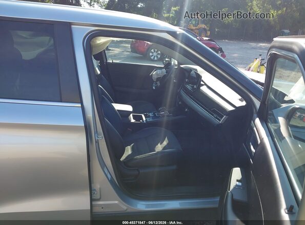 JA4J4UA81NZ044154 2022 MITSUBISHI OUTLANDER Серебряный Вид салона спереди