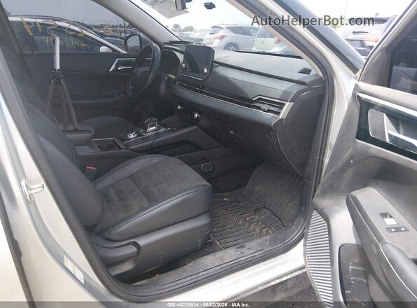 JA4J4UA83PZ019484 2023 MITSUBISHI OUTLANDER Silver Widok wnętrza z przodu