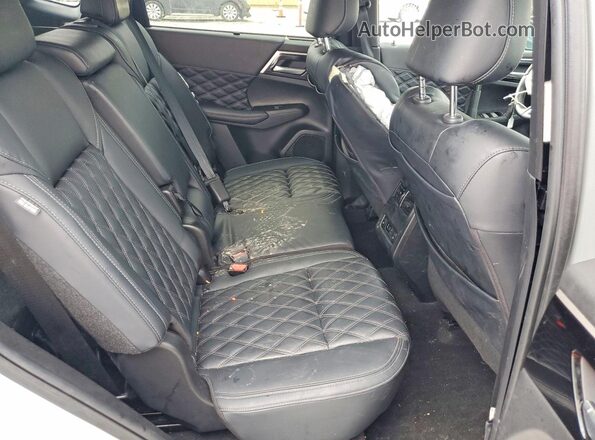 JA4J4WA84RZ030833 2024 MITSUBISHI OUTLANDER Серебряный Вид задней части салона