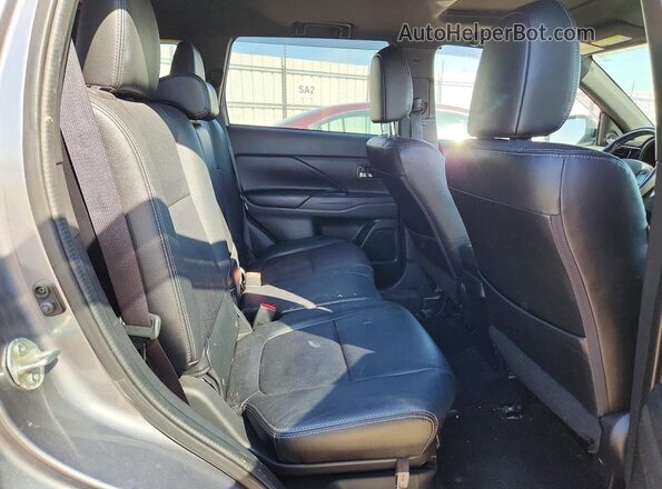JA4JZ3AX1JZ605417 2018 MITSUBISHI OUTLANDER Gray Rear interior view