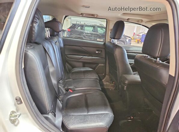 JA4JZ4AX6GZ008049 2016 MITSUBISHI OUTLANDER White Vista interior trasera