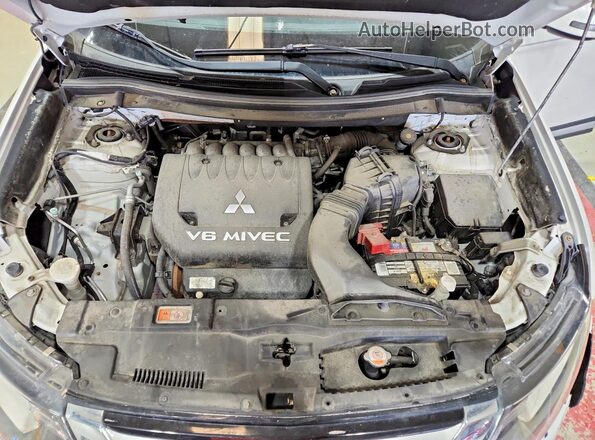 JA4JZ4AX6GZ008049 2016 MITSUBISHI OUTLANDER White Vista del compartimento del motor