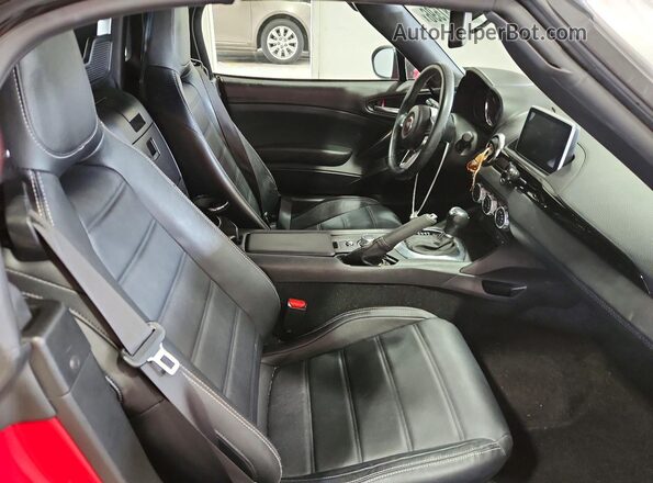 JC1NFAEK2L0144087 2020 FIAT 124 Red Rear seats view