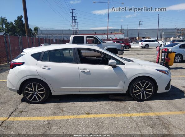 JF1GUAFC8R8896711 2024 SUBARU IMPREZA White Vista interior trasera