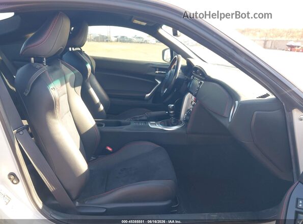 JF1ZCAC18H9603011 2017 SUBARU BRZ White 