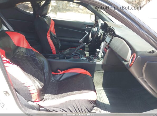 JF1ZCAC1XH8603565 2017 SUBARU BRZ White Vista interior delantera