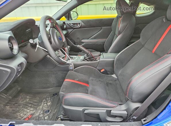 JF1ZDBE18R9701408 2024 SUBARU BRZ Blue Widok wnętrza z przodu