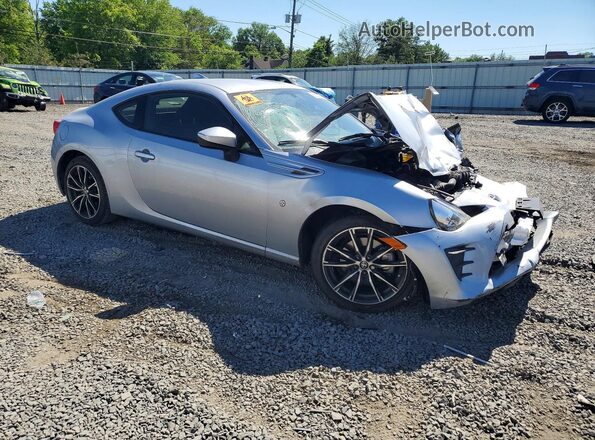 JF1ZNAA14H9702406 2017 TOYOTA 86 Серебряный Передняя правая четверть
