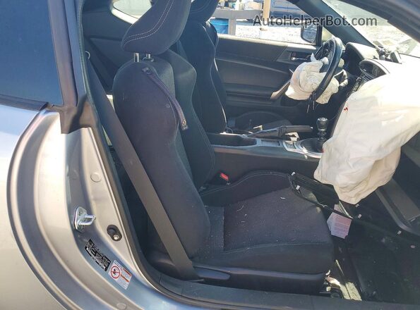 JF1ZNAA14H9702406 2017 TOYOTA 86 Серебряный Вид задних сидений