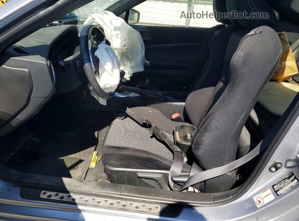JF1ZNAA14H9702406 2017 TOYOTA 86 Серебряный Вид салона спереди